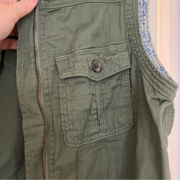 MOVING SALE! Aerie Vest - Picture 3 of 4